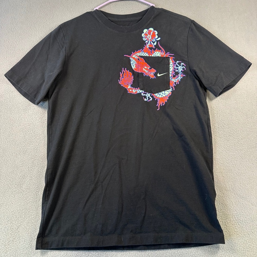 Nike Mens Dragon Graphic Pocket T-Shirt Black CV1046-010 Size M